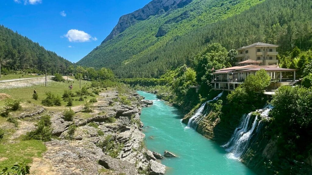 Përse Lugina e Vjosës është më shumë se një destinacion për rafting?